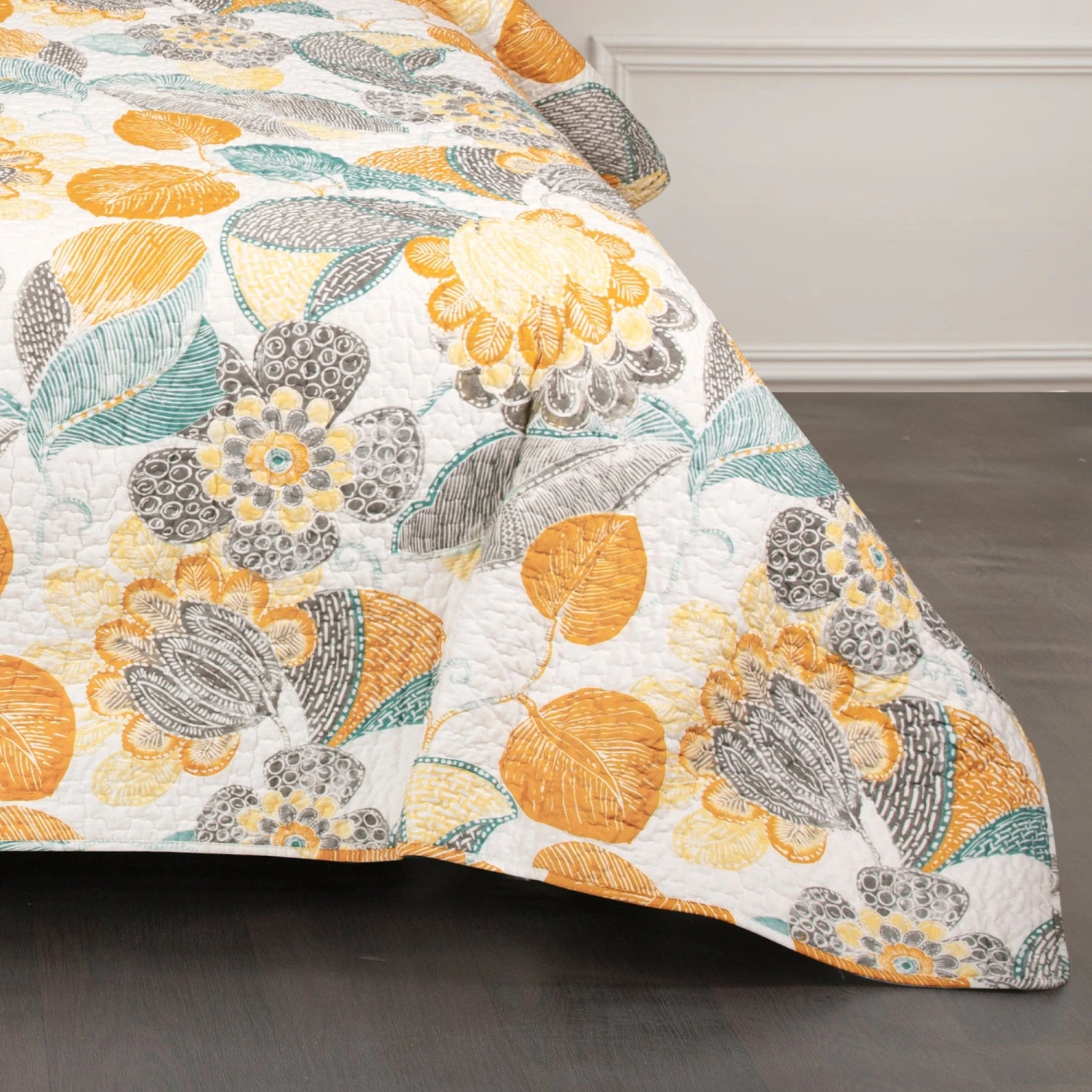 Layla 3 Piece Quilt Set - Image 9