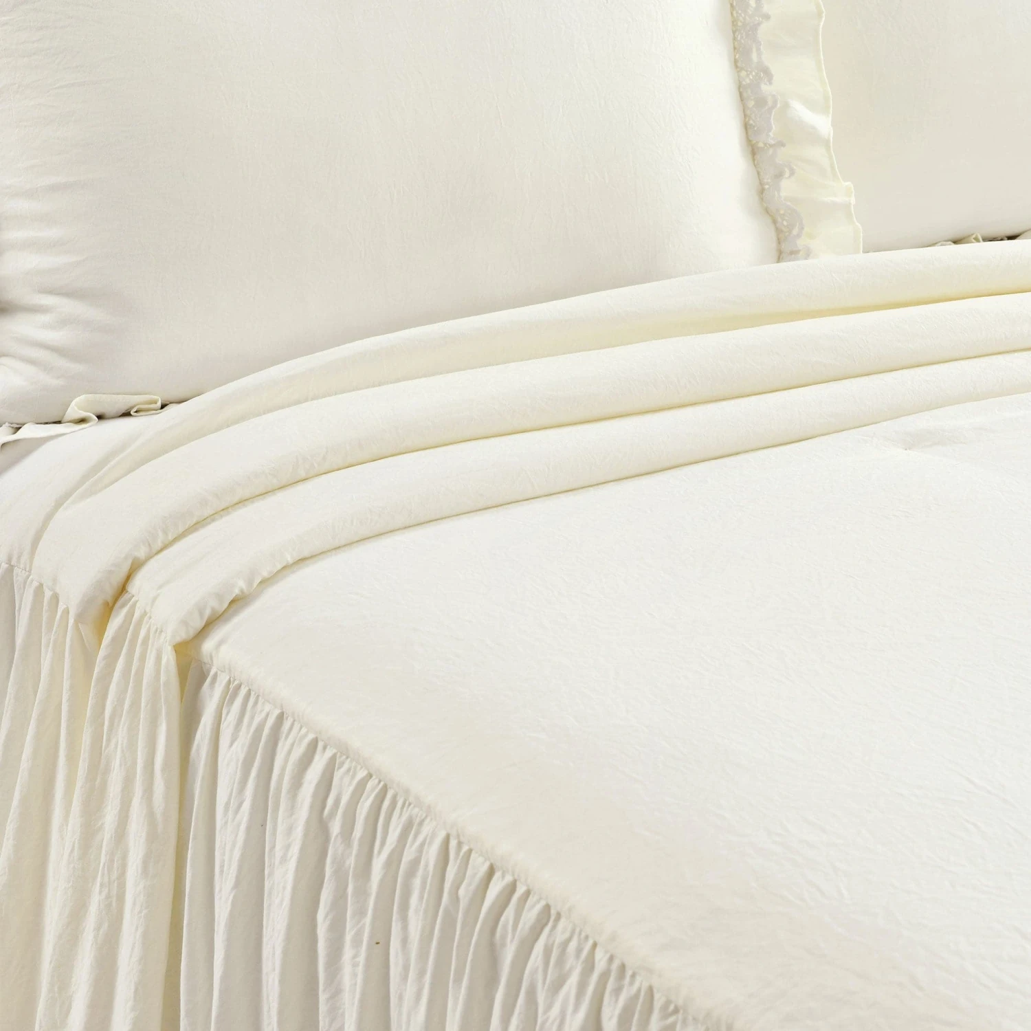 Ella Ruffle Lace 3 Piece Bedspread Set - Image 3