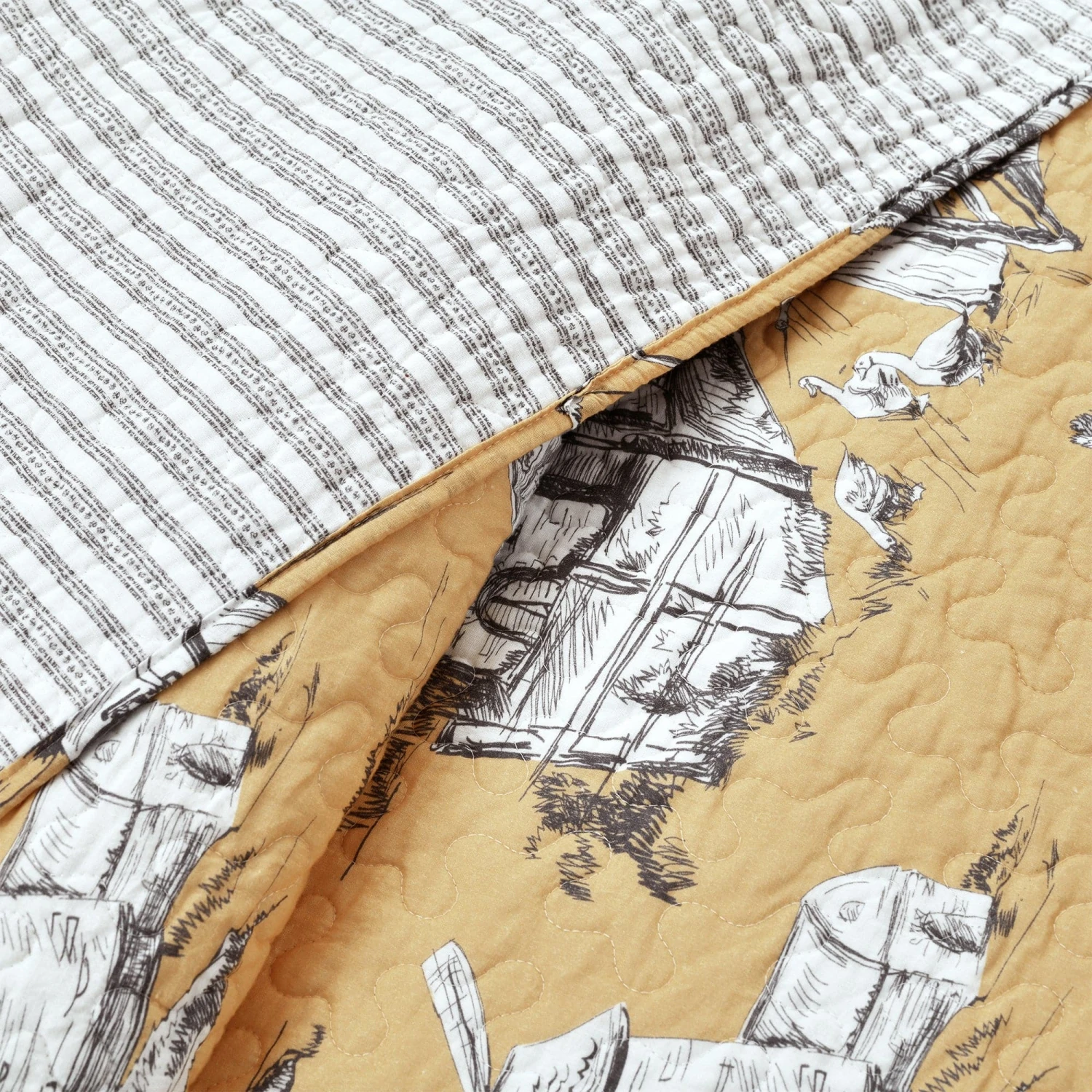 French Country Toile 3 Piece Quilt Set - Image 4