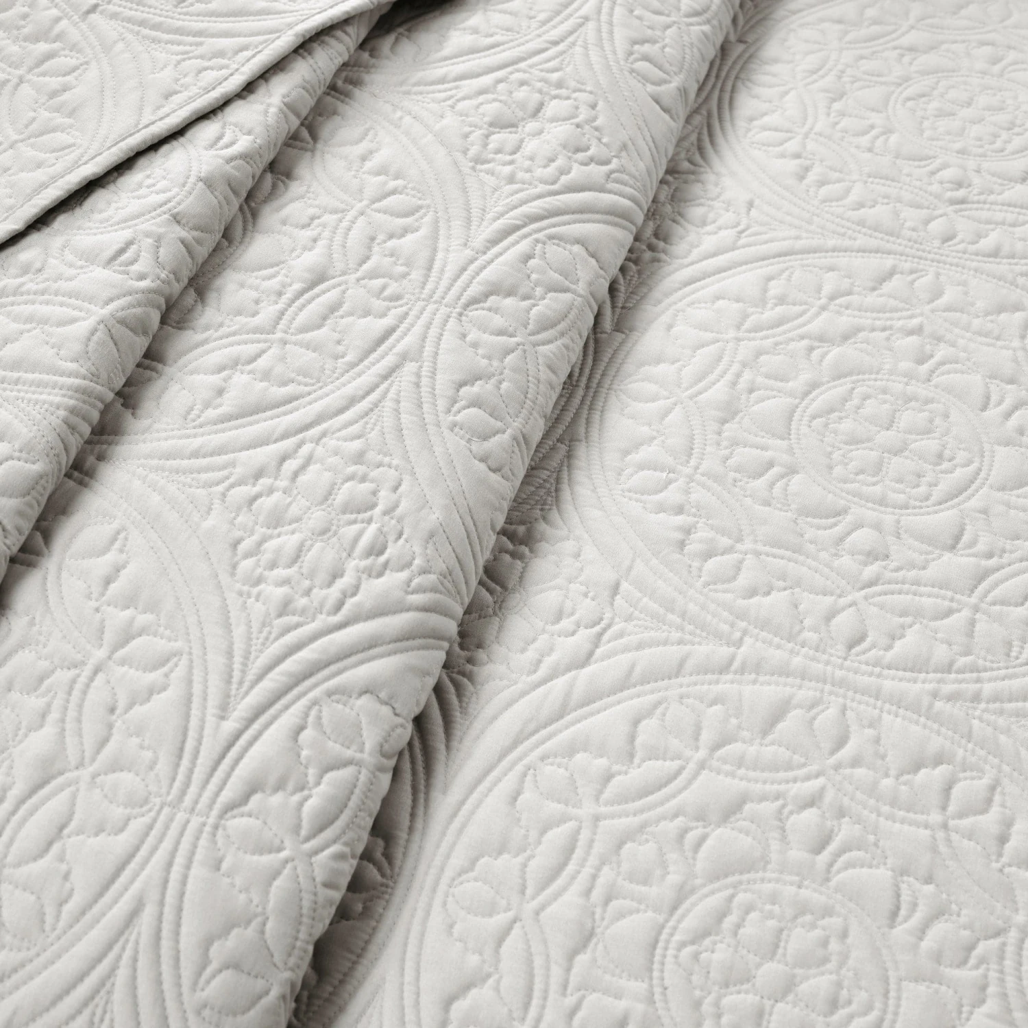 Medallion Scalloped Edge Oversized Bedspread Set - Image 17