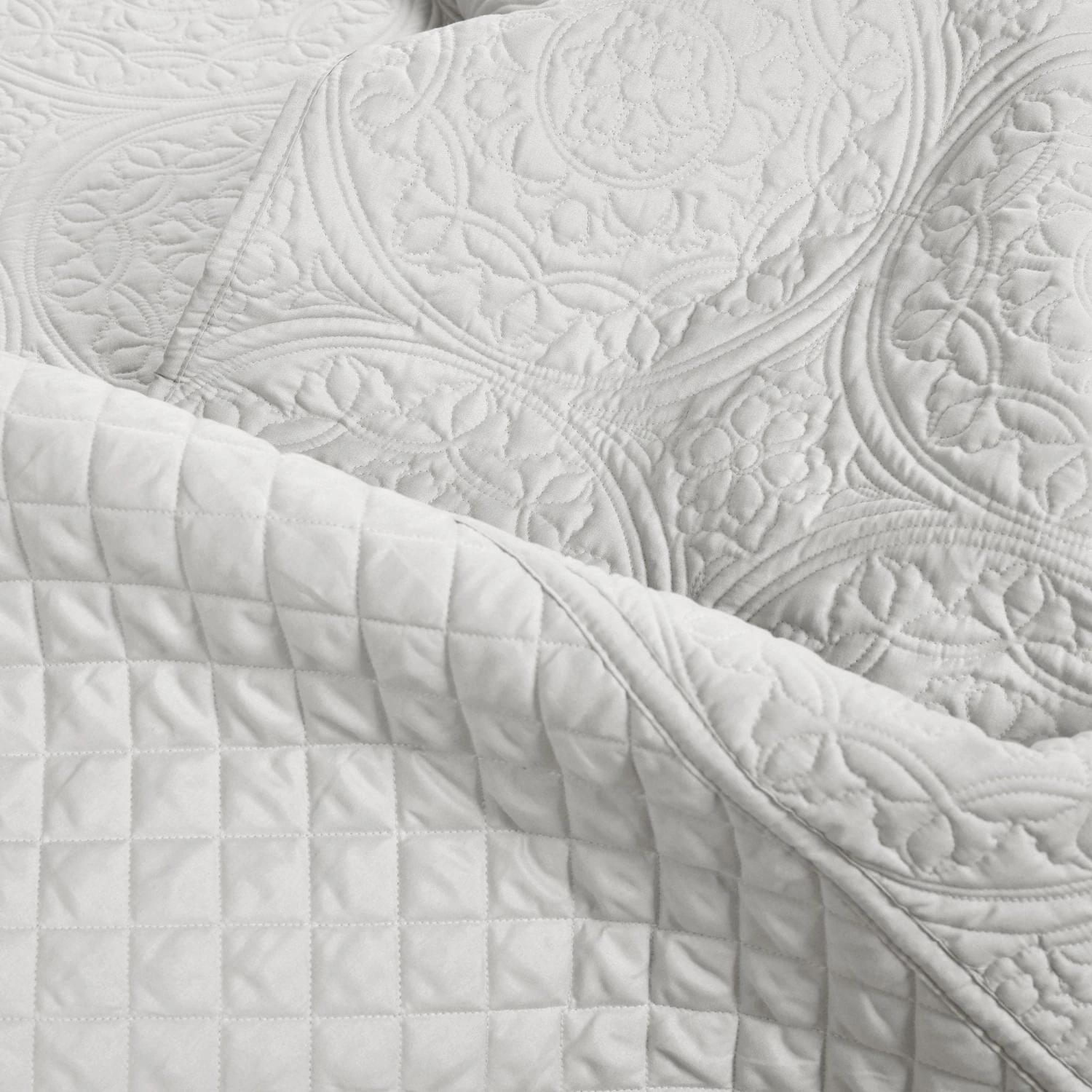 Medallion Scalloped Edge Oversized Bedspread Set - Image 18