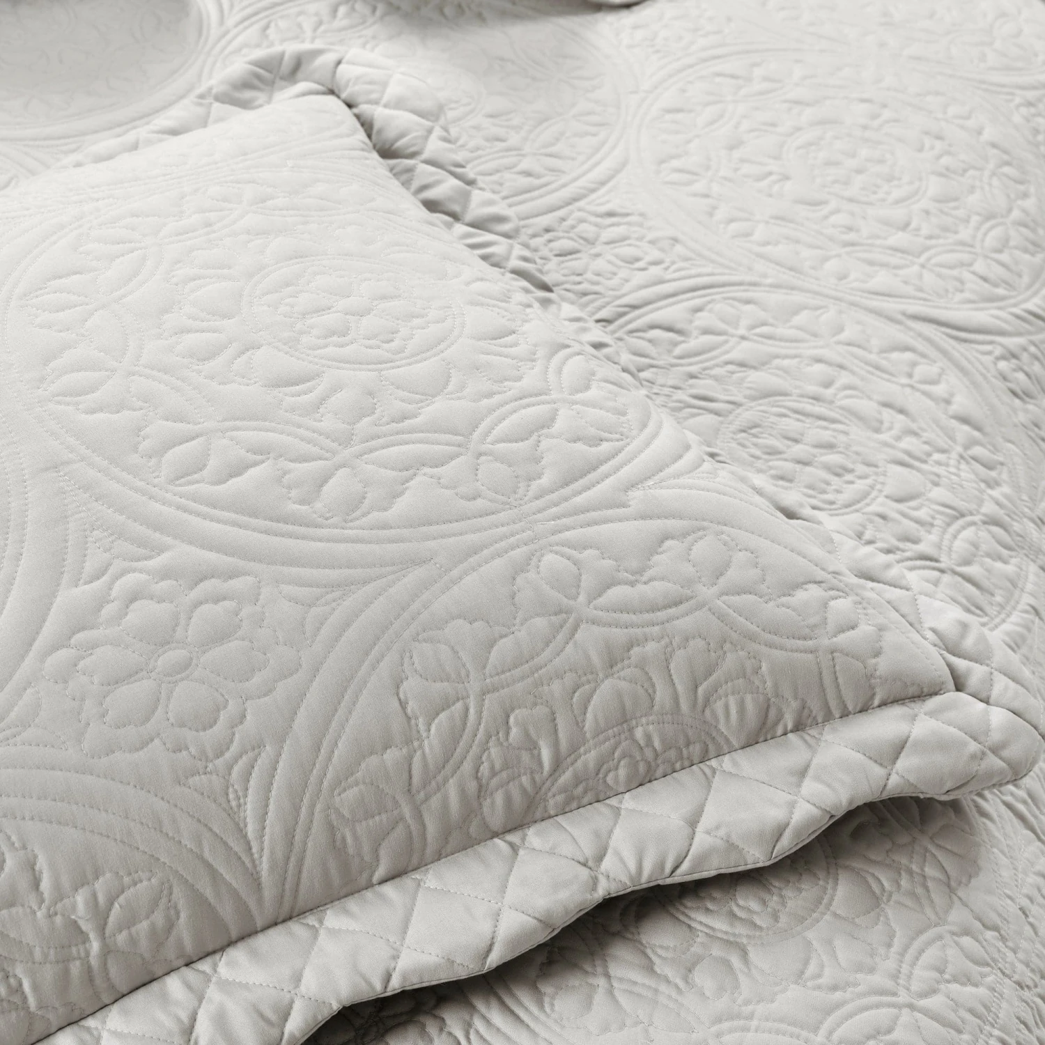 Medallion Scalloped Edge Oversized Bedspread Set - Image 19