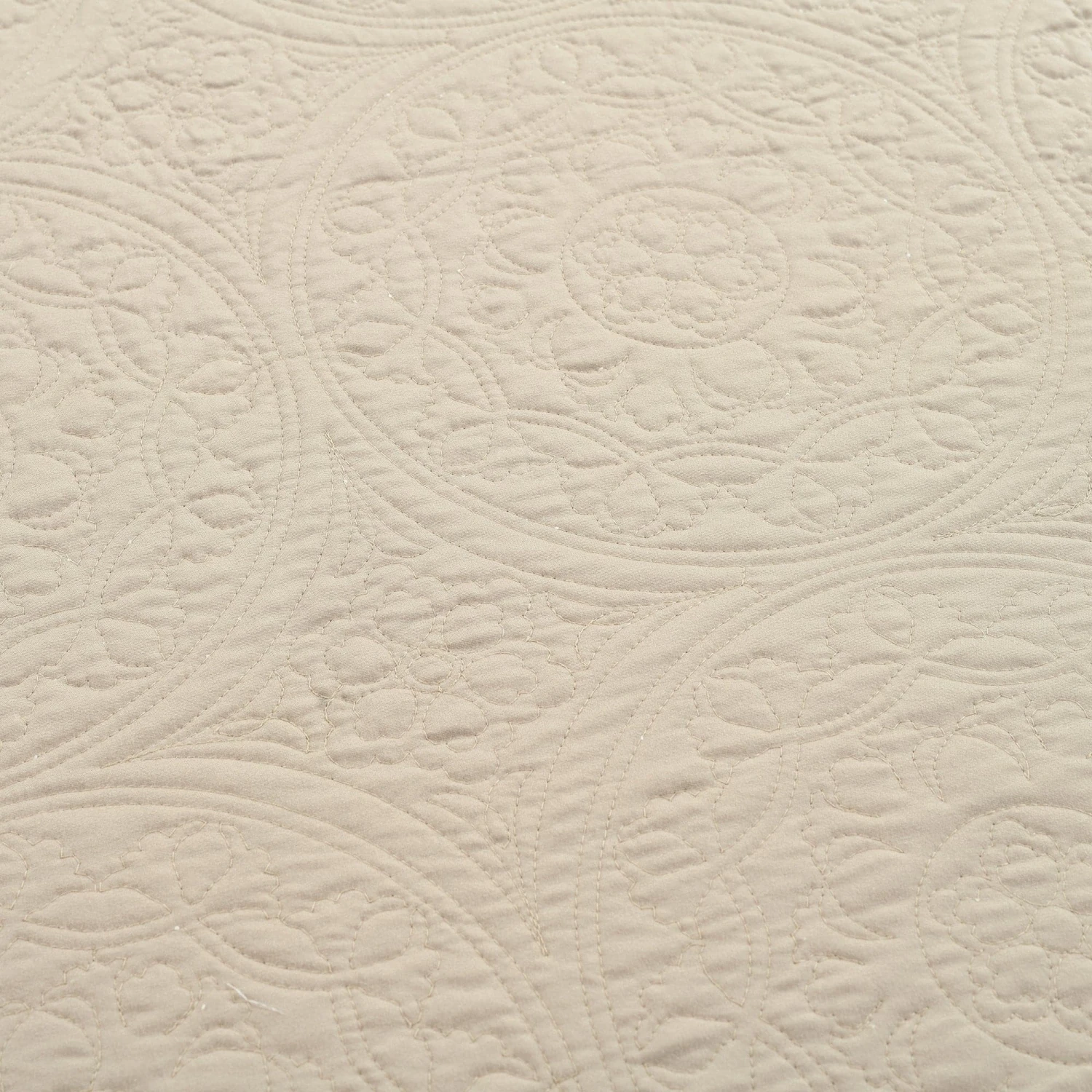 Medallion Scalloped Edge Oversized Bedspread Set - Image 8