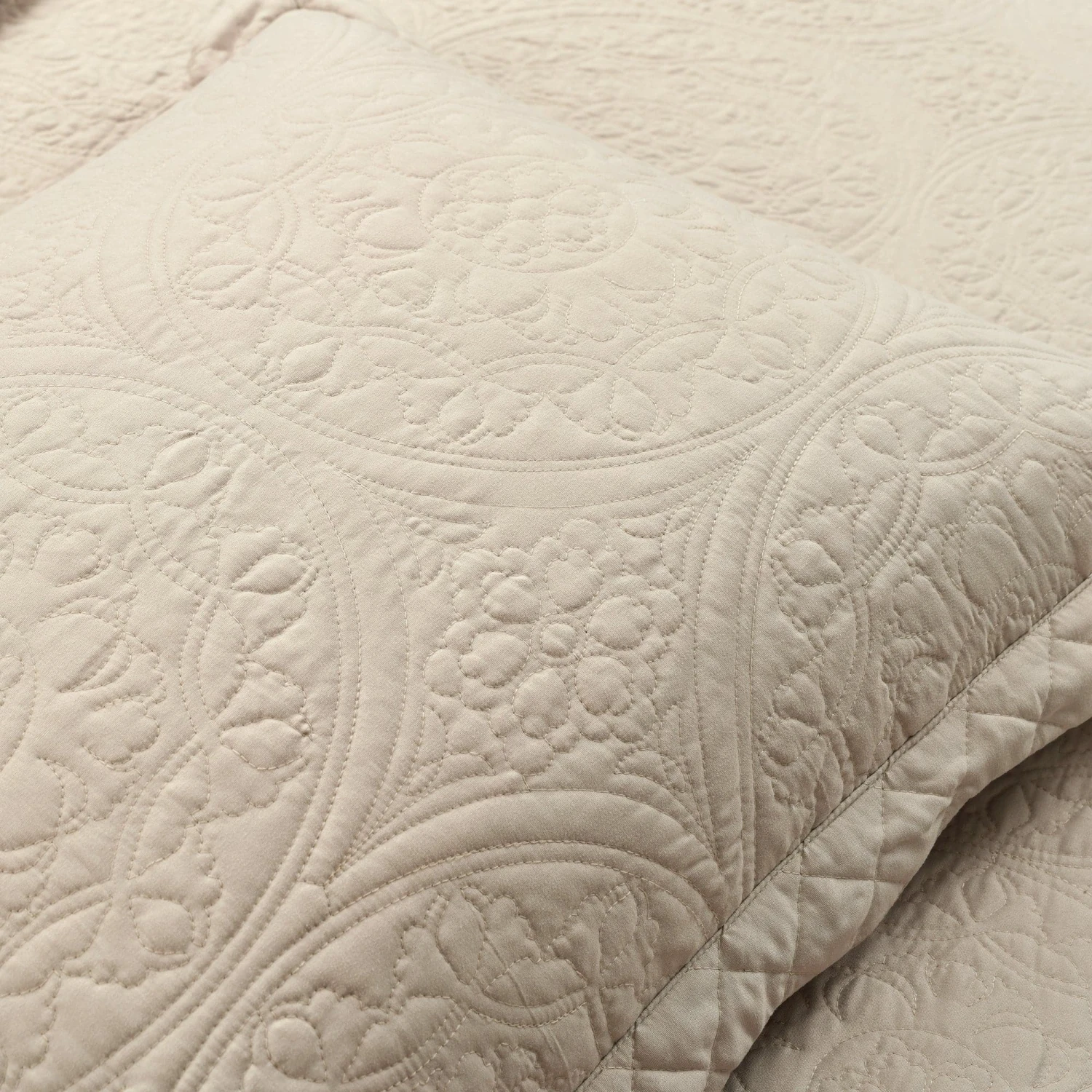 Medallion Scalloped Edge Oversized Bedspread Set - Image 12