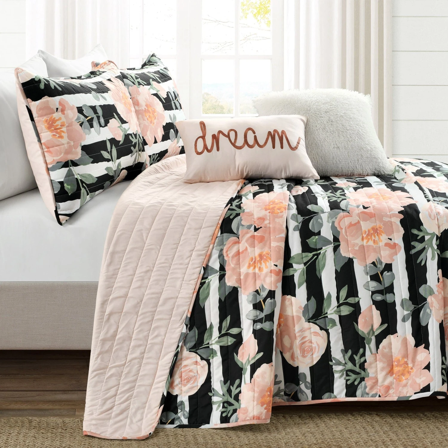 Amara Watercolor Rose Quilt Set - Image 2
