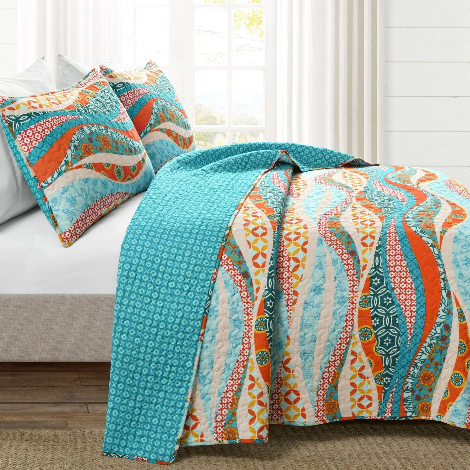 Hailey Watercolor Wave Reversible Cotton Quilt 3 Piece Set - Image 2