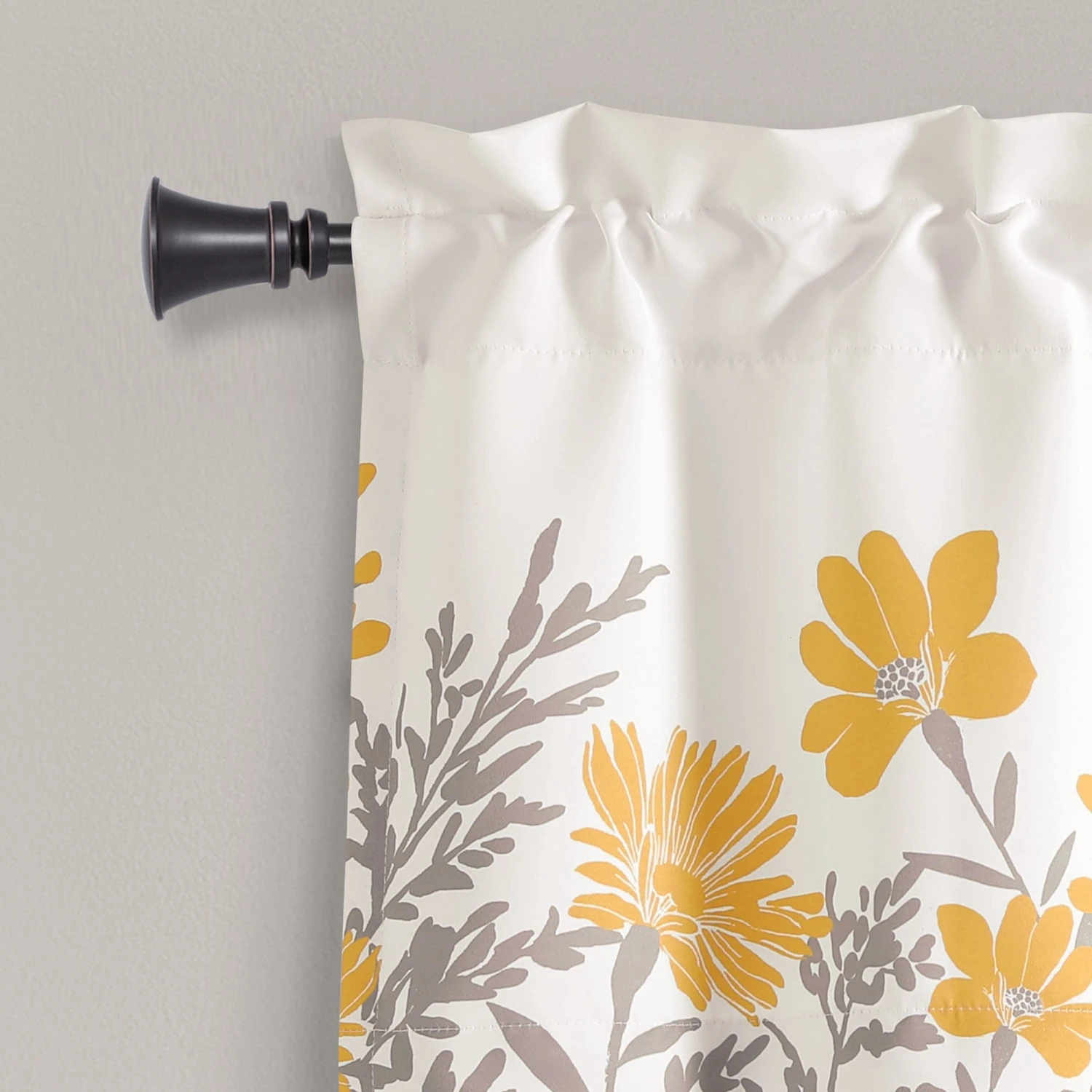 Aprile Valance - Image 7